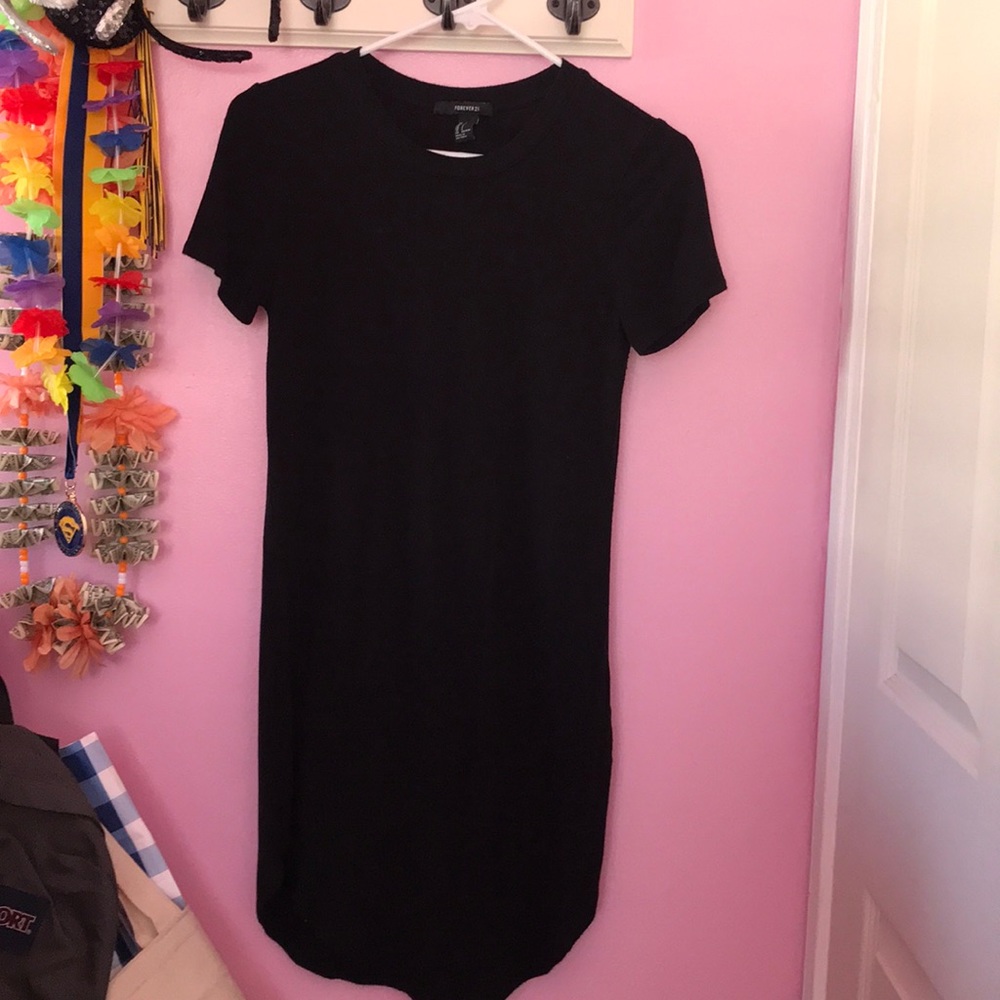 Loose t-shirt all black dress. $3